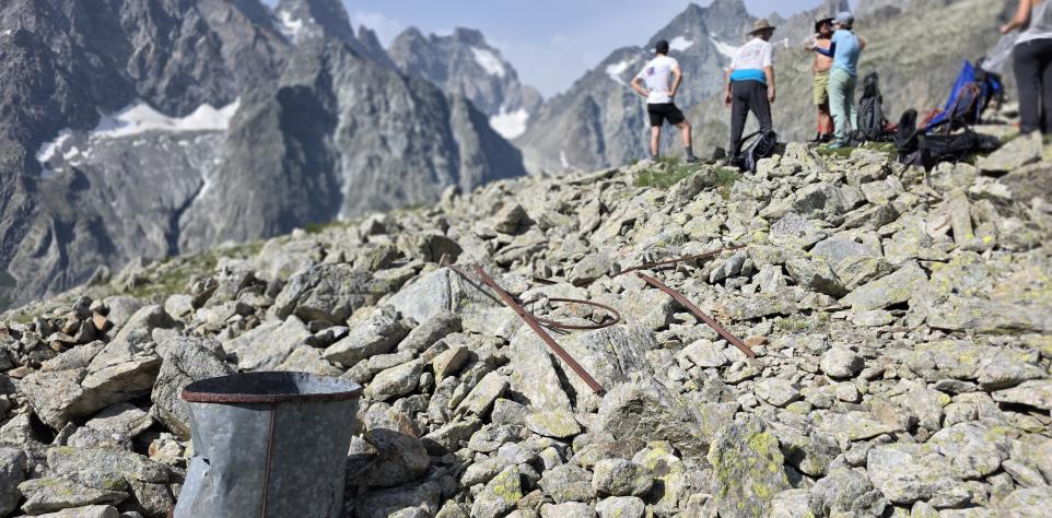vu du massif avec le pluviomètre devant