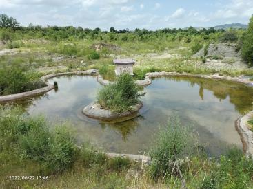 vue d'un point d'eau sur une parcelle 