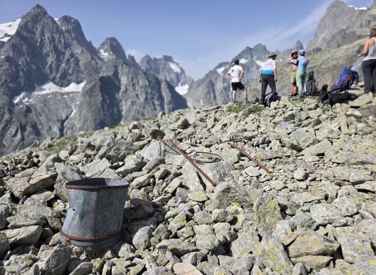 vu du massif avec le pluviomètre devant